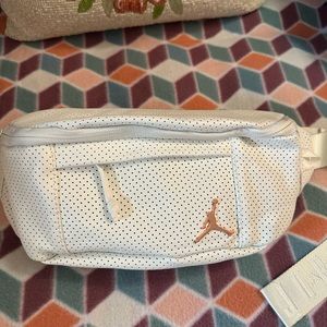 🤍beautiful Jordan waist bag never used